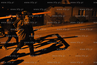 Droga krzyzowa przeszla ulicami kaszubskiego Zukowa...