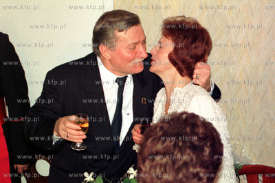 25 lecie slubu Lecha i Danuty Walesow, w starym domu...