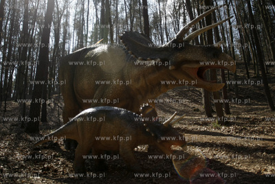 Gdansk. Nowo otwarty park dinozaurow w oliwskim zoo....