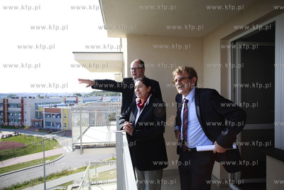 Uroczyste przekazanie do użytku 125 mieszkań wybudowanych...