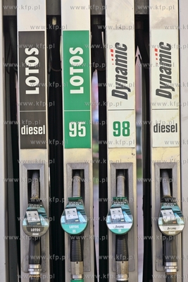 Stacja paliw Lotos na gdanskim Przymorzu.
03.11.2014
fot....