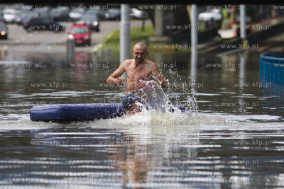 Zalany po obfitych opadach deszczu Węzeł Kliniczna...