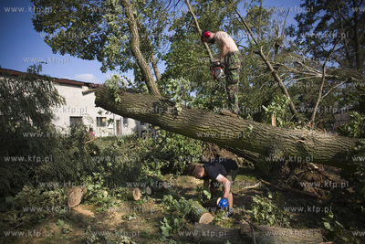 Skutki nawałnicy, która z piątku na sobotę przeszła...
