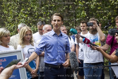 Park Oliwski. Konferencja Kacpra Płażyńskiego, kandydata...