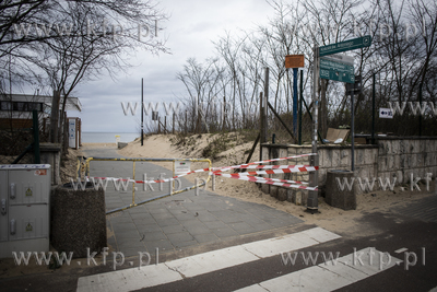 Gdańsk Brzeźno. Zakmknięta plaża z powodu pandemii...