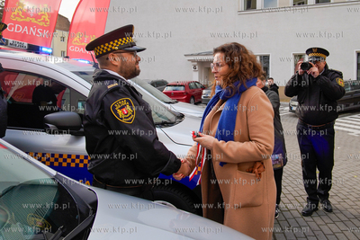 Urząd Miejski w Gdańsku. Przekazanie 3 nowych radiowozów...