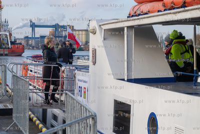 Testowy rejs promu F8, kursującego wzdłuż remontowanego...