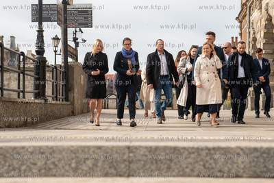 Spacer wyremontowanym Długim Pobrzeżem z udziałem...