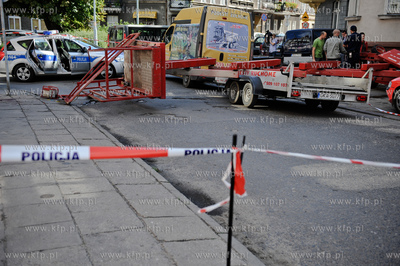 Gdansk. Ul Wajdeloty. Wypadek na wysokosci, w ktorym...