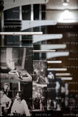 Gdansk. Teatr Wybrzeze. Wystawa zdjęć przygotowana...