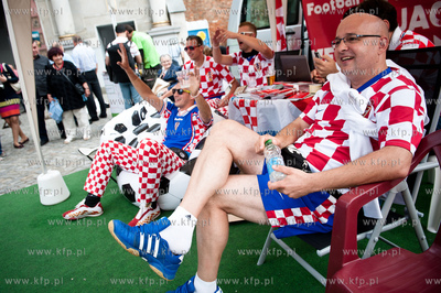 Gdansk. Ulica Dluga. Chorwaccy kibice na ulicach starego...