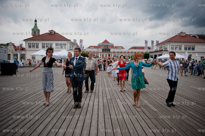 Sopot. Polonez na Molo. Wspolna akcja miast partnerskich...