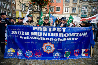 Gdansk. Dlugi Targ. Manifestacja niezadowolonia, zorganizowana...