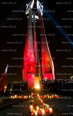 Gdansk. Plac Solidarnosci. Swieto Zmarlych. Litania...