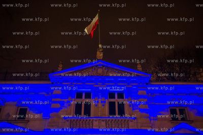 Gdansk. Podswietlony na niebiesko z okazji obchodow...