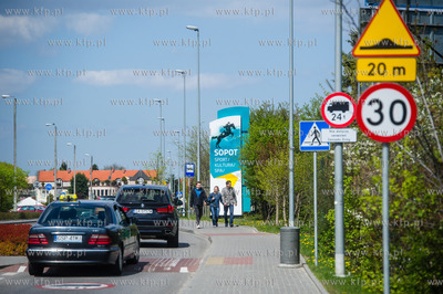 Sopot. Ul. Lokietka. Nowe witacze zamontowane na wjezdzie...