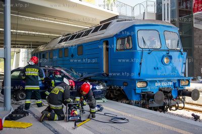 Gdansk. Cwiczenia Strazy Pozarnej na nowo budowanym...