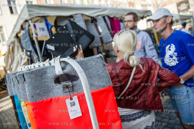 Gdansk. Dlugi Targ. DoMINIk designe - towarzyszacy...