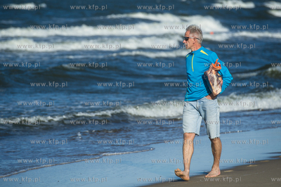 Gdansk. Letni wypoczynek na plazy miejskiej Stogi....
