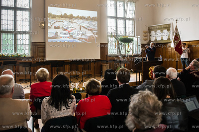 Gdansk. Oliwa. V Liceum Ogolnoksztalcace. Sesja Rady...