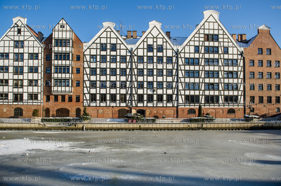 Gdańsk. Mroźny, słoneczny, zimowy dzień. Minusowe...