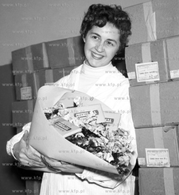 Kobieta z tutka ze slodyczami i czekolada z Baltyku...