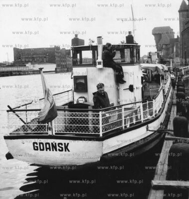 Statek wycieczkowy bialej floty Zeglugi Gdanskiej Tula...