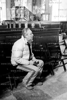 Plan zdjeciowy filmu "Czlowiek z zelaza". Scena w kosciele...