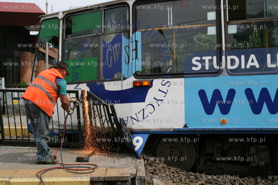 Gdansk.Tramwaj linii 12 wypadl z szyn kolo Opery Baltyckiej.

13.07.2008

Sebastian...