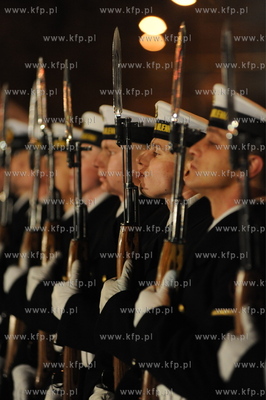 Pomnik Ofiar Grudnia 1970, Gdynia Stocznia. Obchody...