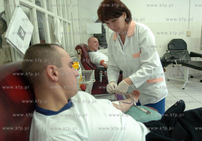 Kilkudziesieciu marynarzy, z usteckiego CSMW, oddalo...