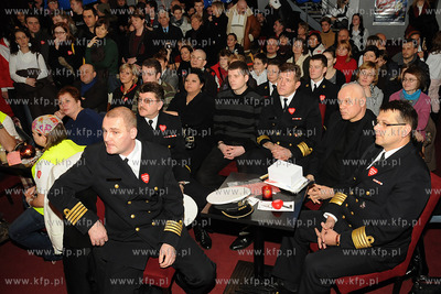 Gdynia. XVII Final WOSP. Gdynska licytacja fantow,...