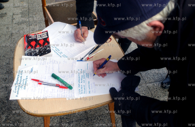 Sopot. Kolejny etap akcji protestacyjnej Komitetu Ochrony...