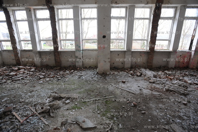 Nadole nad Jeziorem Zarnowieckim. Ruiny ogromnego Hotelu...