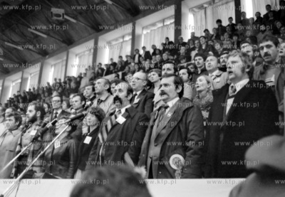 Objazd delegacji Solidarnosci po podkrakowskich miejscowosciach....