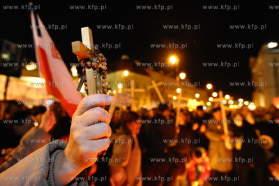 Warszawa. Pol roku po katastrofie w Smolensku pod Palacem...