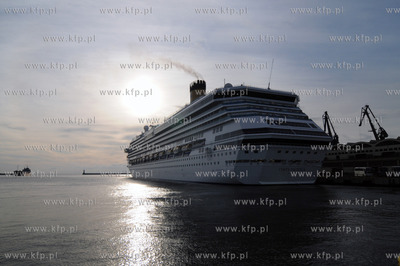 Wycieczkowiec Costa Pacifica zawinal do portu w Gdyni.
30.08.2011
fot....