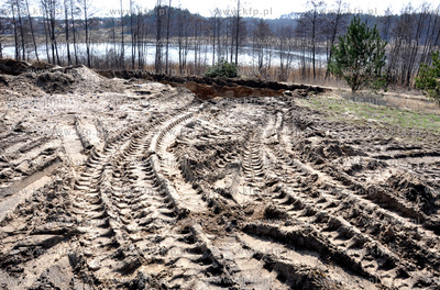 Koscierzyna. Nielegalne wyrobisko piachu i dzikie wysypisko...