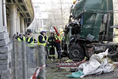 Wypadek na na Estakadzie Kwiatkowskiego w Gdyni. Jadaca...