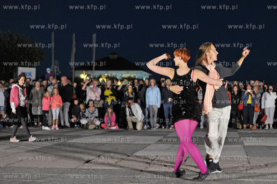 Sopot. Skwer Kuracyjny - fontanna. Pokaz fontanny oraz...