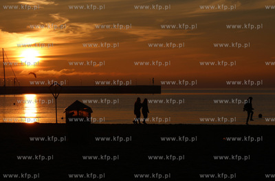 Wschód słońca na plaży w Sopocie. 18.06.2017 Fot....