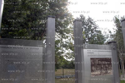 Obelisk ku czci zmarłych i zamordowanych więźniarek...