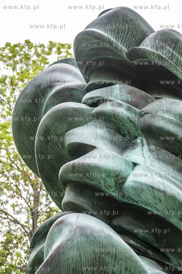 Sopot. Park Północny. Ogromne rzeźby Tony'ego Cragga,...