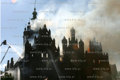 Pozar zabytkowego kosciola sw Katarzyny w Gdansku.
Nz....