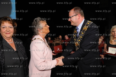 20 lat gdanskiej samorzadnosci. Uroczystosc w Teatrze...