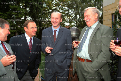Lech Walesa 59 urodziny. Od lewej Ryszard Kokoszka,...