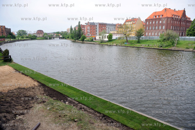 Widok z hotelu Qubus na wyspie Spichrzow na Motlawe...