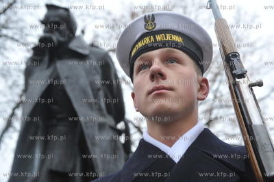 Uroczytosci Swieta Niepodleglosci pod pomnikiem Marszalka...