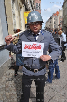 Gazeta Rock Cafe na ulicy Tkackiej w Gdansku. Jeden...