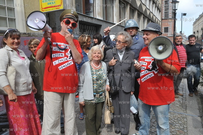 Gazeta Rock Cafe na ulicy Tkackiej w Gdansku. Jeden...